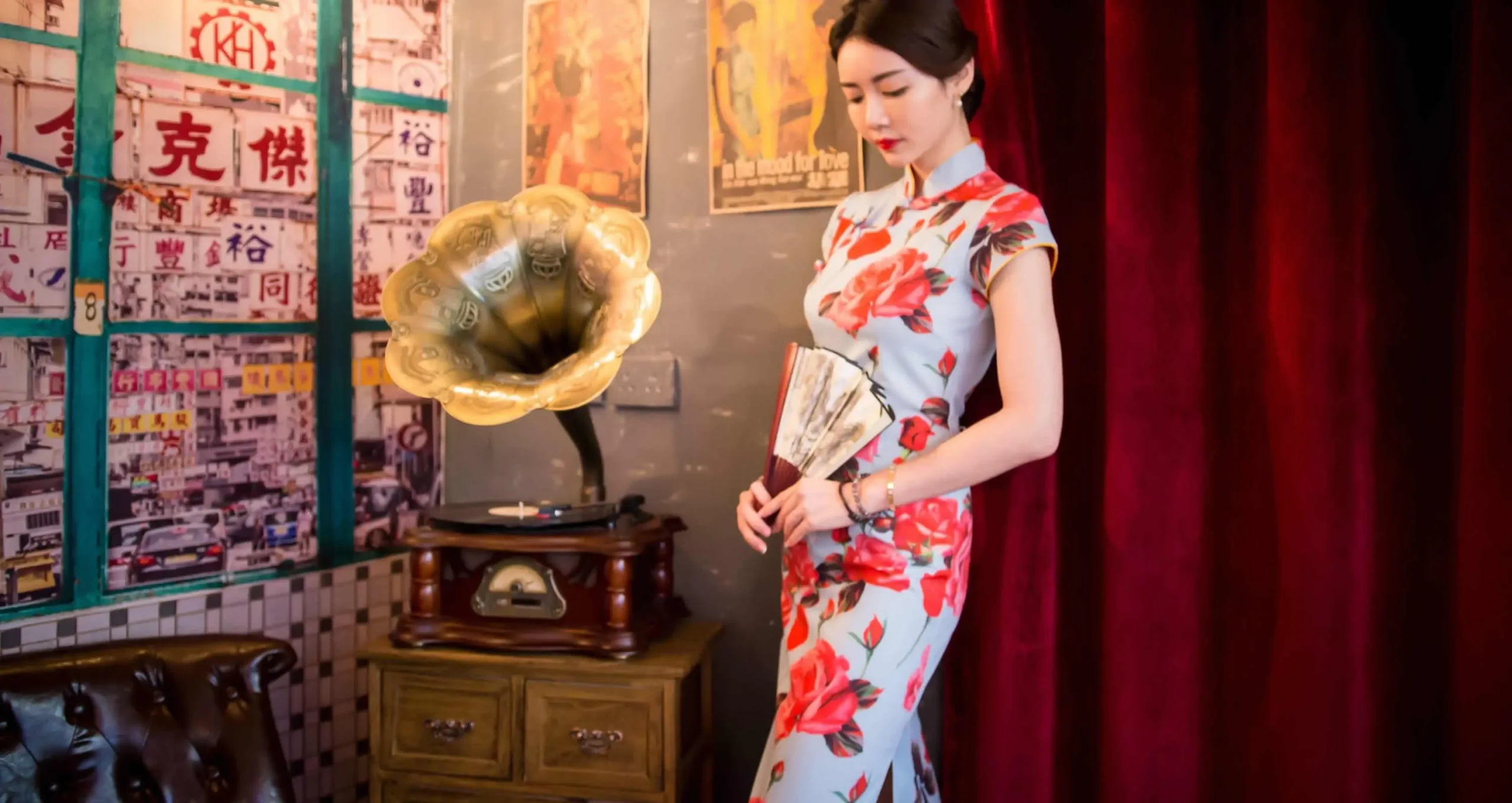 Crafting elegant Chinese cheongsam dresses, showcasing traditional qipao style and beauty.