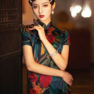 Old Shanghai Long Cheongsam High Slit