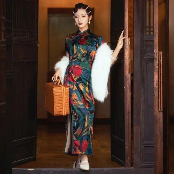 Old Shanghai Long Cheongsam High Slit